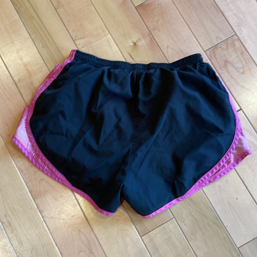 Nike running shorts - Picture 2 of 3